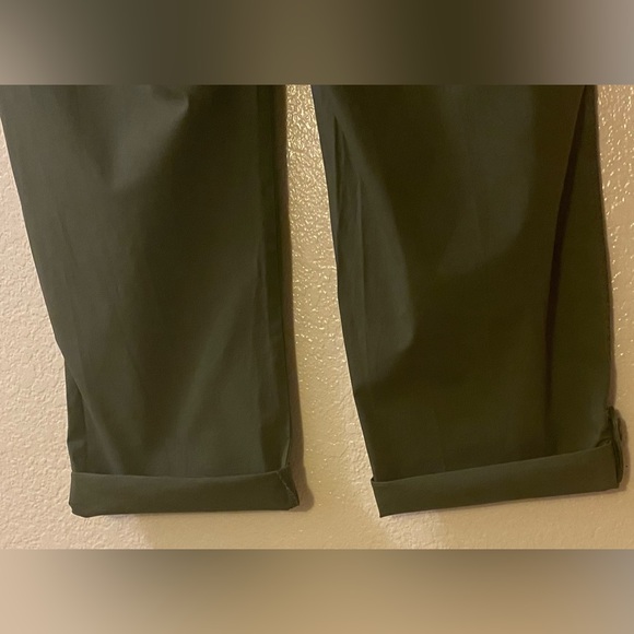 CHICO’S Convertible Poplin Cargo Crops size1.5 = M/10 - Picture 9 of 17